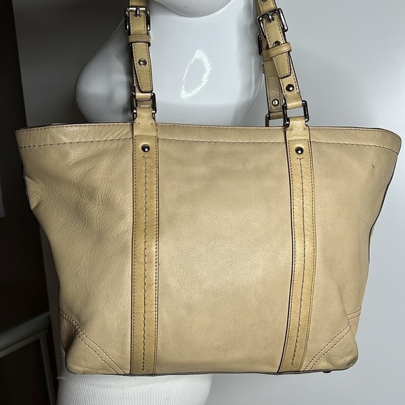Coach F13098 Beige Leather Zip Top Shoulder Bag - Picture 5 of 12